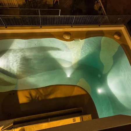 Luxury Royal M With Pool Ii 아파트