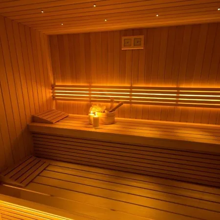 Luxury Royal M With Pool Ii 아파트 트로기르