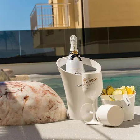 아파트 Luxury Royal M With Pool Ii *