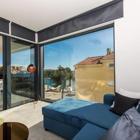 Luxury Royal M With Pool Ii Τρογκίρ